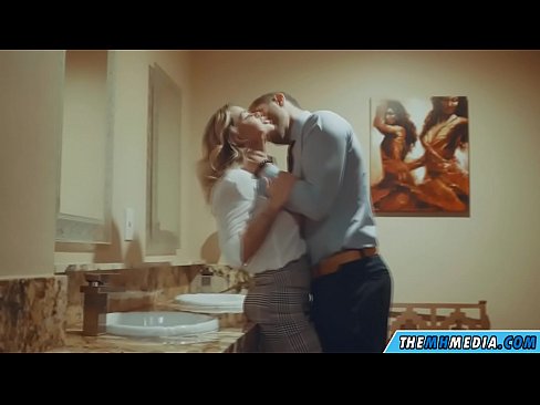 ❤️ Nalika pirang semok seduces sampeyan ing toilet umum ️❌ Kurang ajar ing jv.fulldesisex.ru